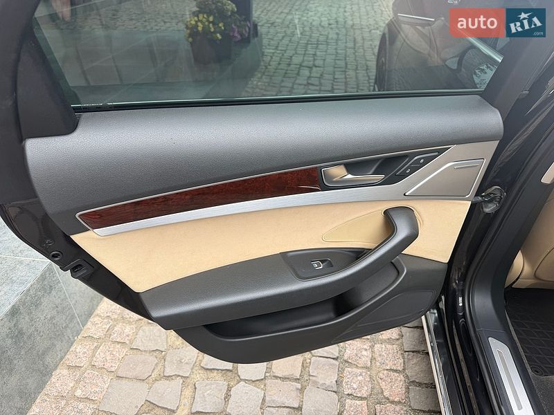 Седан Audi A8 2010 в Мукачево