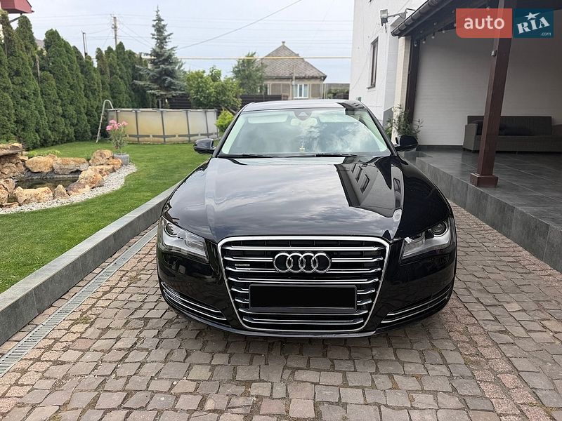 Седан Audi A8 2010 в Мукачево