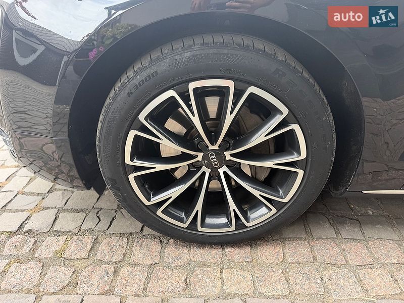 Седан Audi A8 2010 в Мукачево