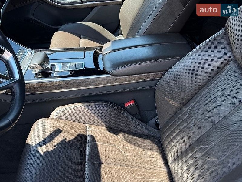 Седан Audi A8 2018 в Киеве