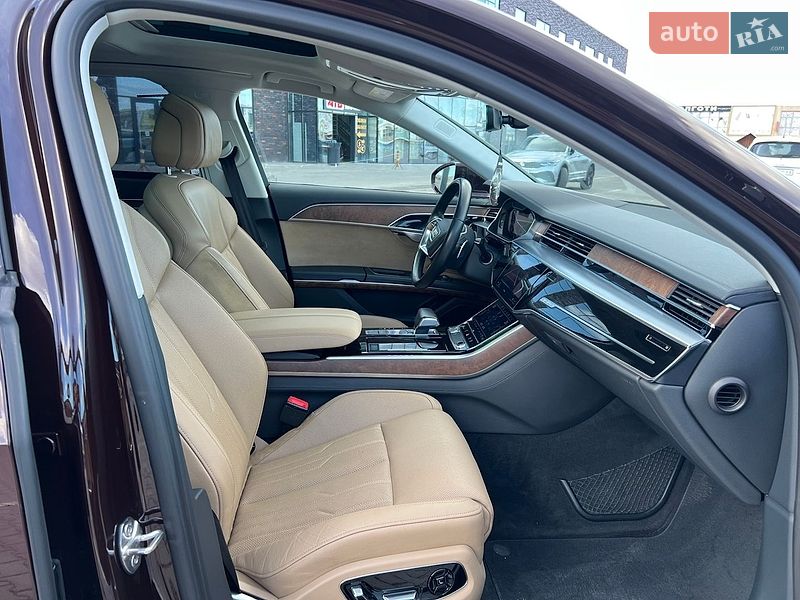 Седан Audi A8 2018 в Чернівцях