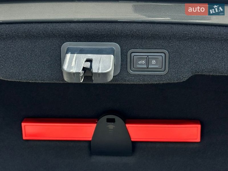 Седан Audi A8 2015 в Одессе