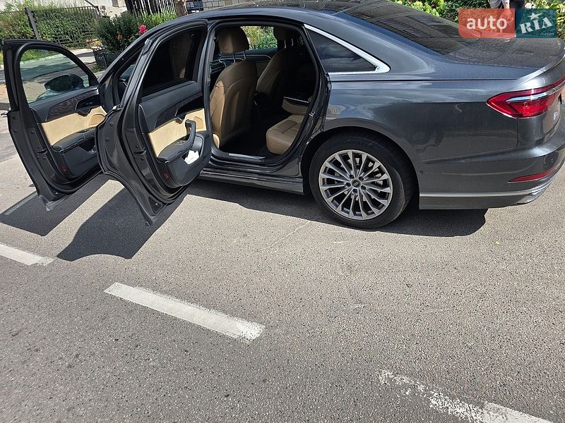 Седан Audi A8 2021 в Києві
