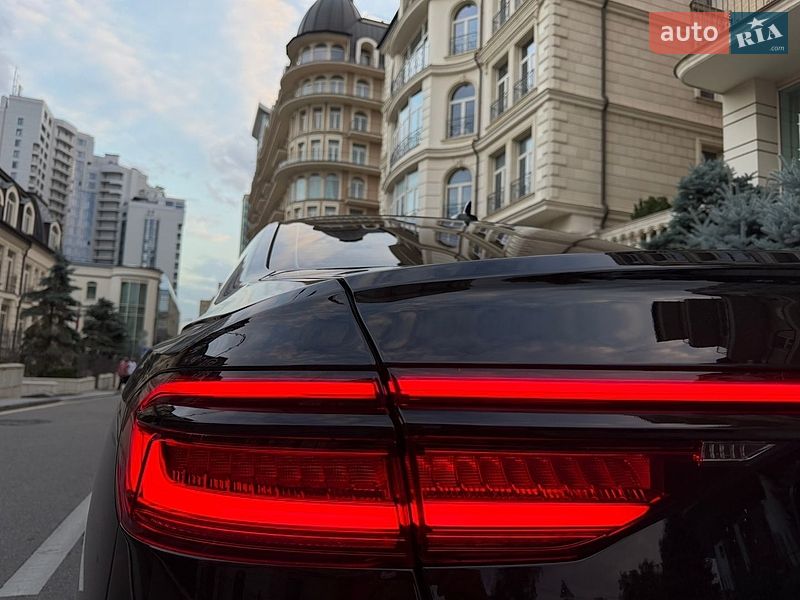 Седан Audi A8 2021 в Києві