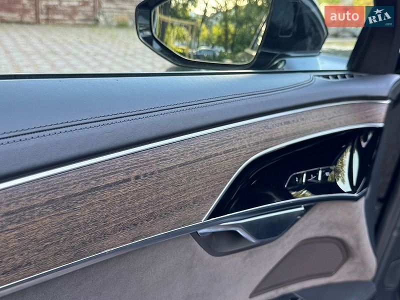 Седан Audi A8 2018 в Дніпрі