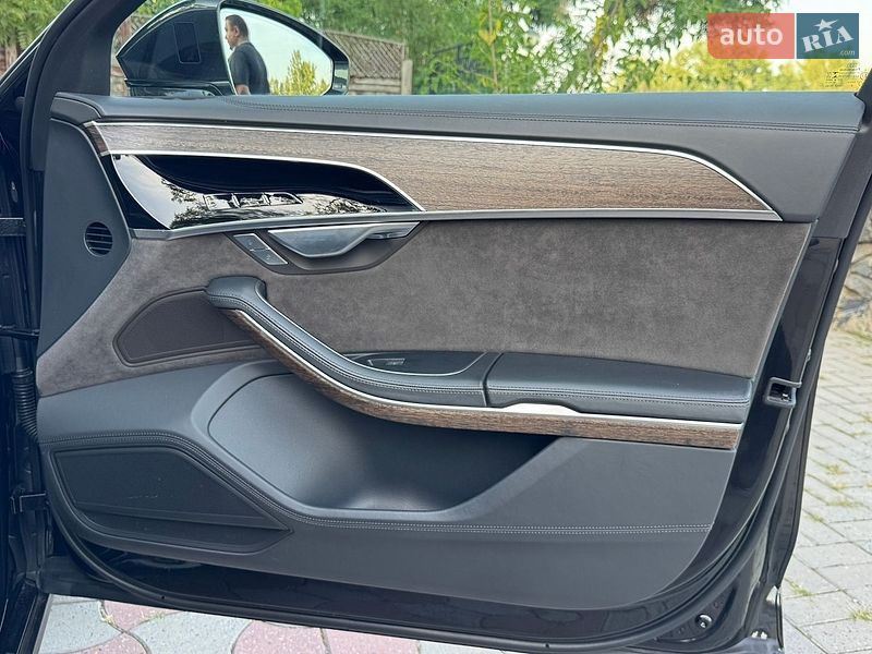 Седан Audi A8 2018 в Дніпрі