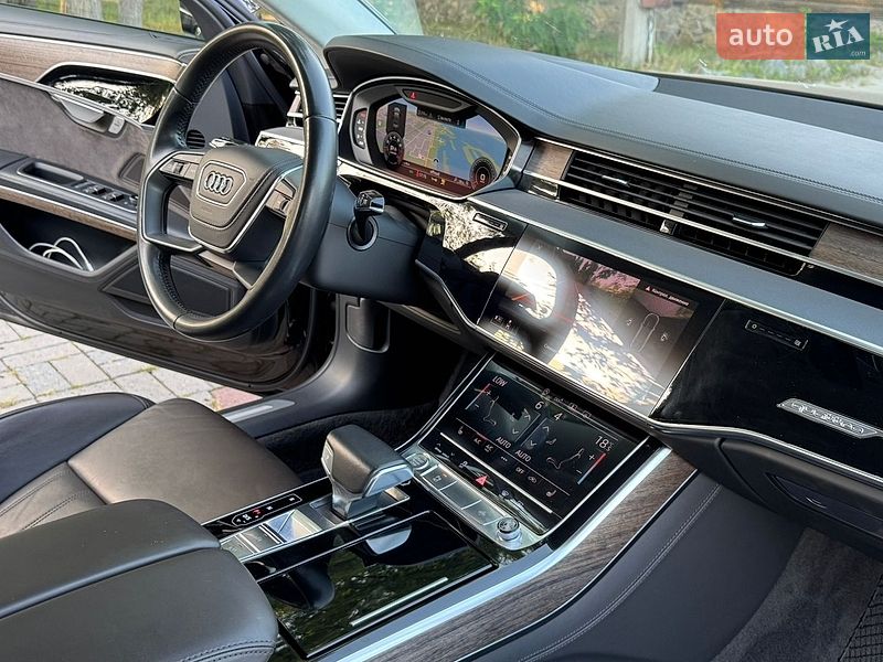 Седан Audi A8 2018 в Дніпрі