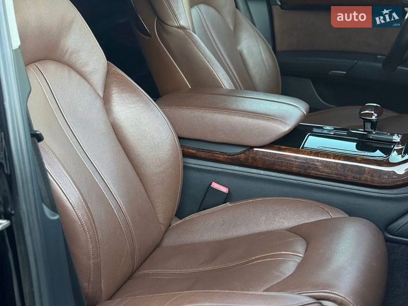 Седан Audi A8 2013 в Днепре