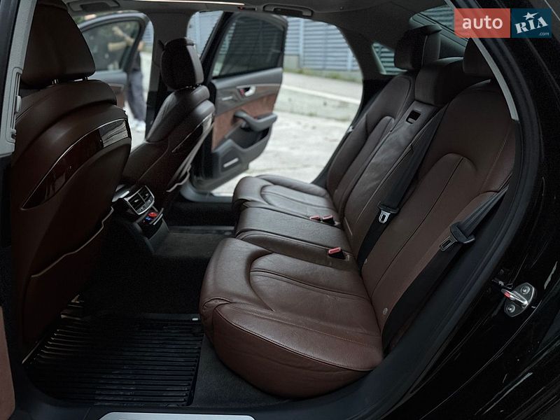 Седан Audi A8 2013 в Днепре