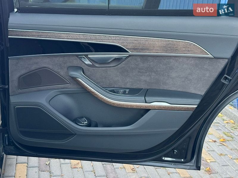 Седан Audi A8 2018 в Дніпрі