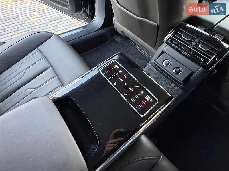Седан Audi A8 2018 в Дніпрі