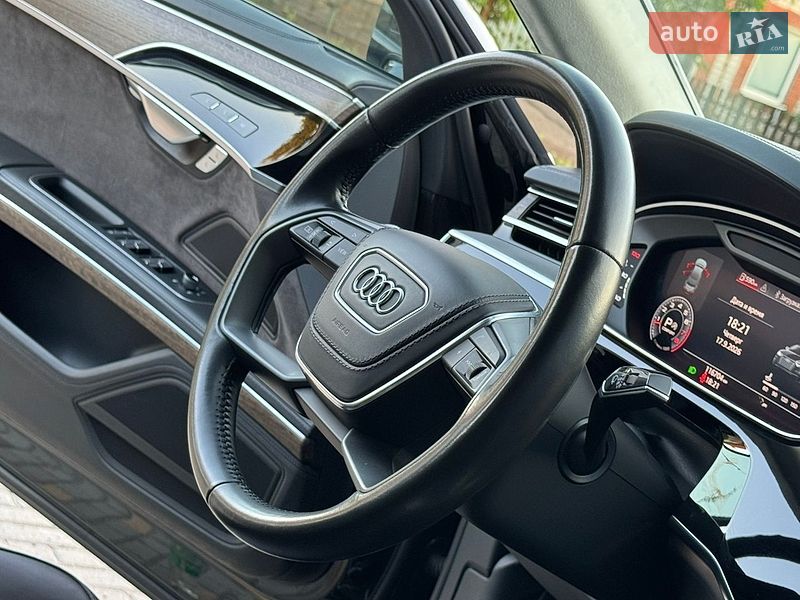 Седан Audi A8 2018 в Дніпрі