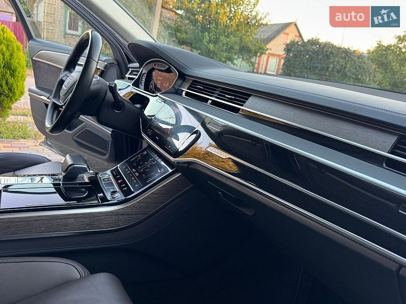 Седан Audi A8 2018 в Дніпрі