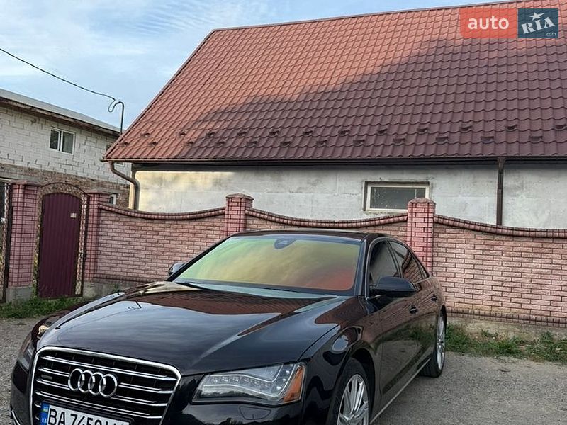 Седан Audi A8 2013 в Надворной