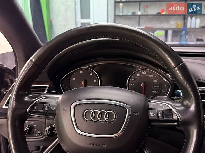 Седан Audi A8 2013 в Надворной