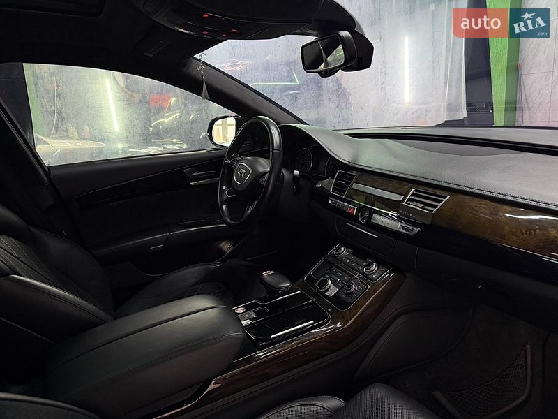Седан Audi A8 2013 в Надворной