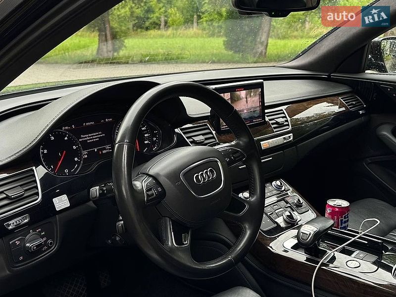 Седан Audi A8 2013 в Надворной