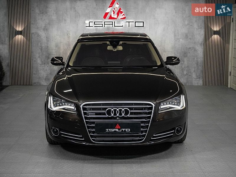 Седан Audi A8 2013 в Одесі