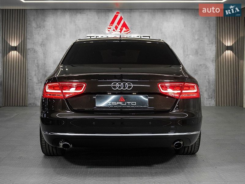 Седан Audi A8 2013 в Одесі