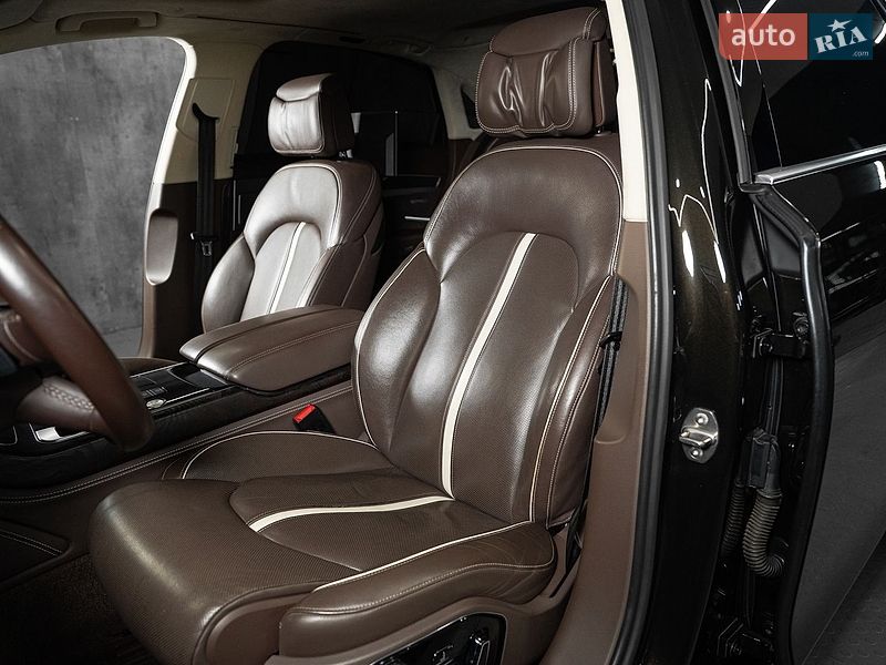 Седан Audi A8 2013 в Одесі