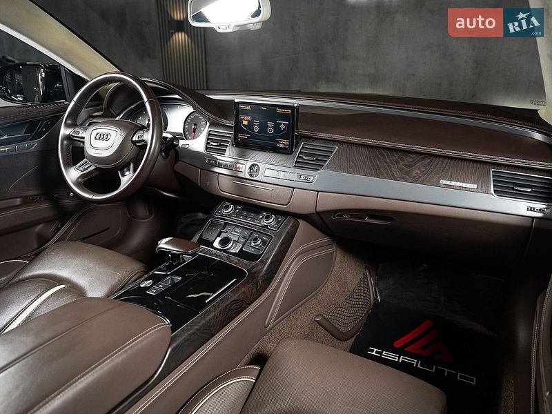 Седан Audi A8 2013 в Одесі