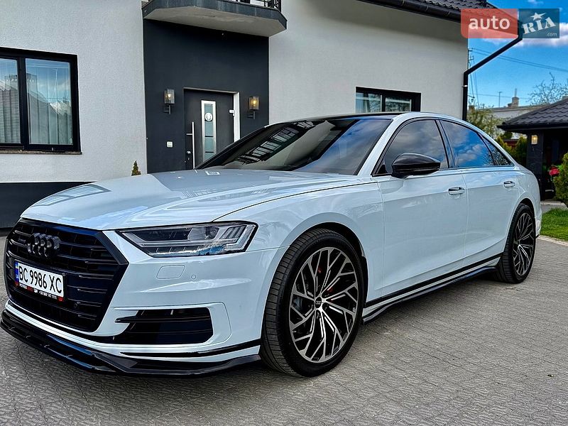 Седан Audi A8 2018 в Львове Седан Audi A8 2018 в Львове