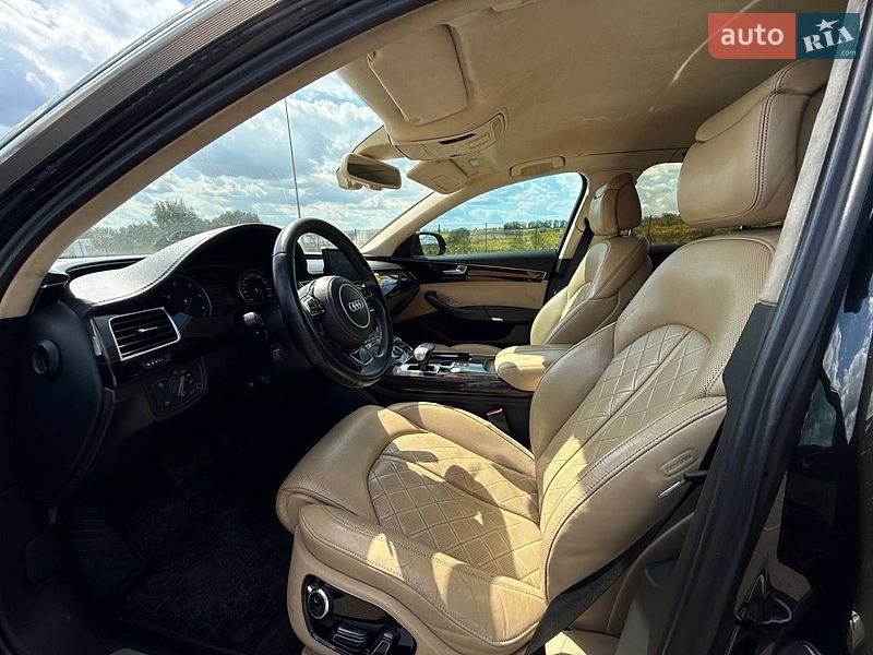 Седан Audi A8 2012 в Рівному
