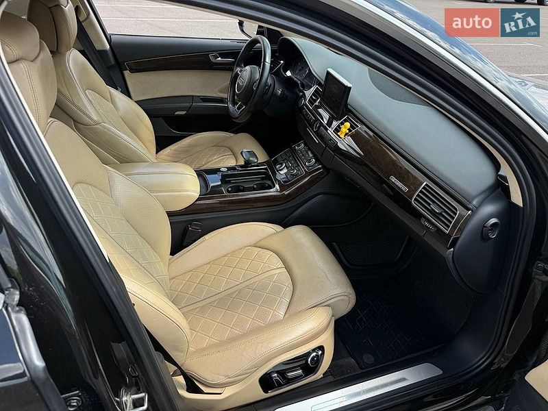 Седан Audi A8 2012 в Рівному