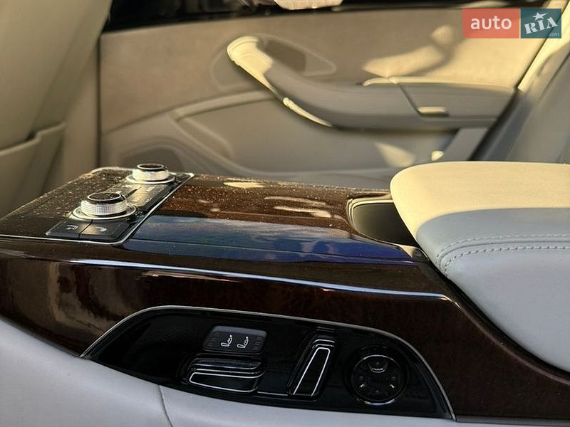 Седан Audi A8 2017 в Киеве