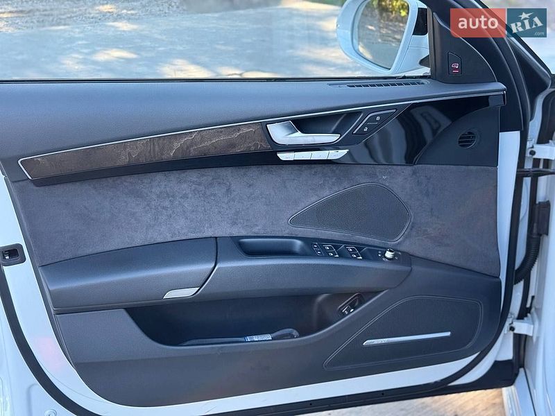 Седан Audi A8 2017 в Києві