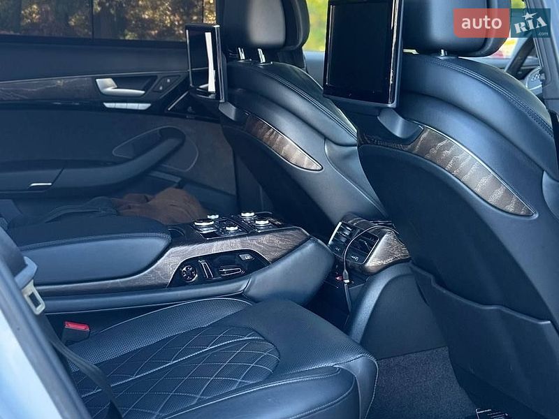 Седан Audi A8 2017 в Києві