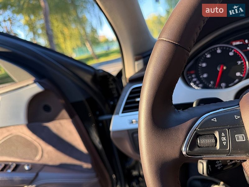 Седан Audi A8 2013 в Киеве