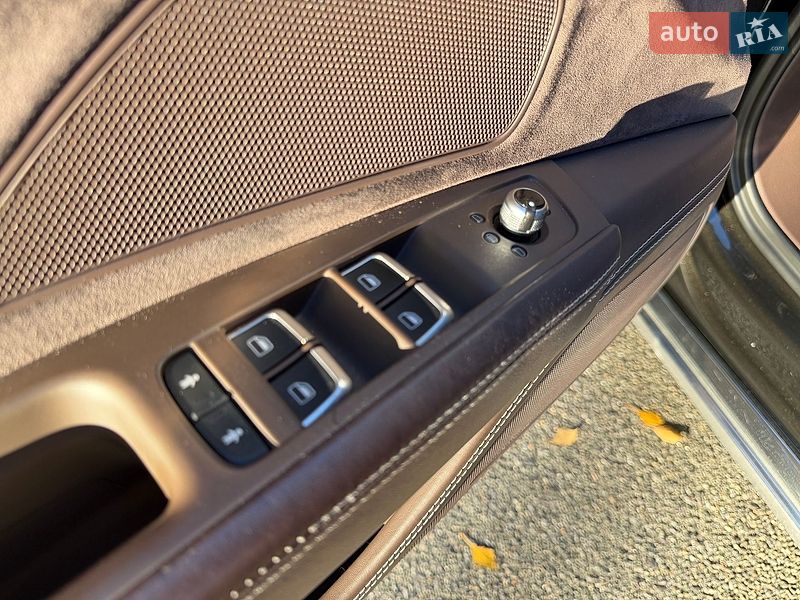 Седан Audi A8 2013 в Киеве