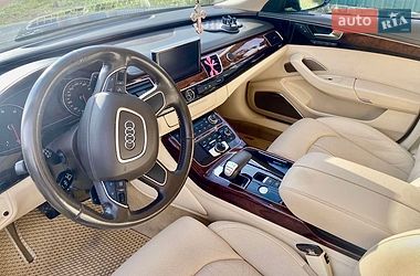 Седан Audi A8 2010 в Глобиному