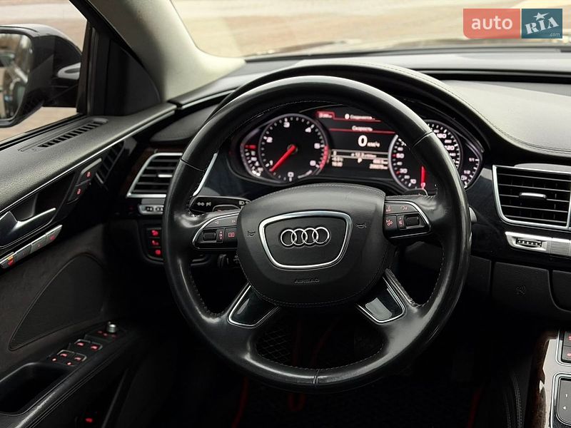 Седан Audi A8 2012 в Павлограді