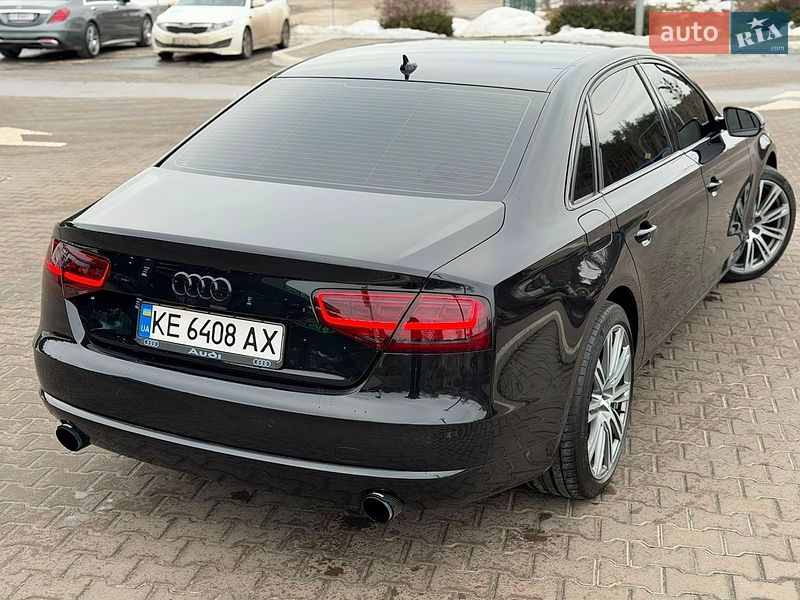 Седан Audi A8 2012 в Павлограді