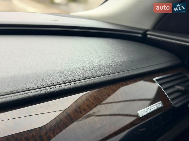 Седан Audi A8 2012 в Павлограді