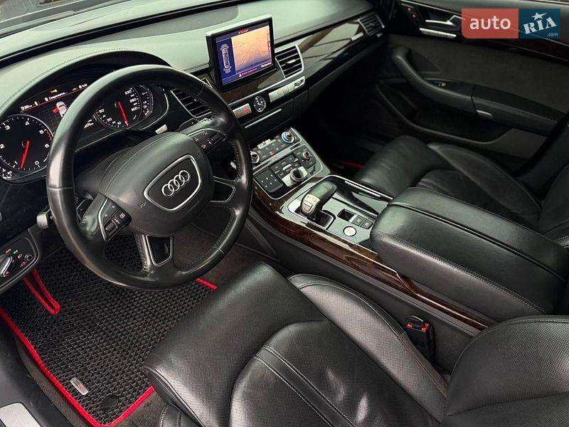 Седан Audi A8 2012 в Павлограді