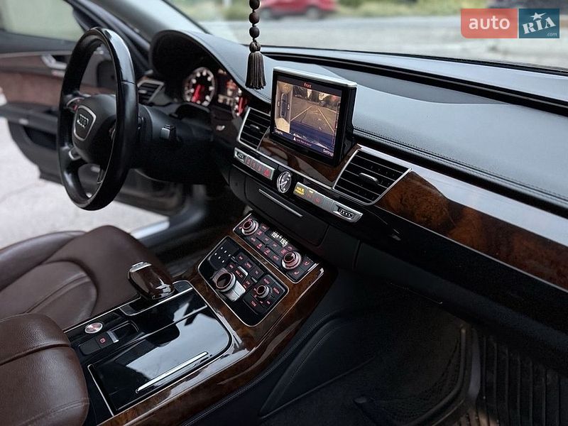 Седан Audi A8 2013 в Днепре