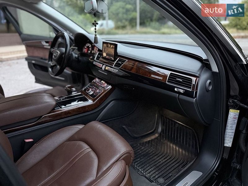 Седан Audi A8 2013 в Днепре