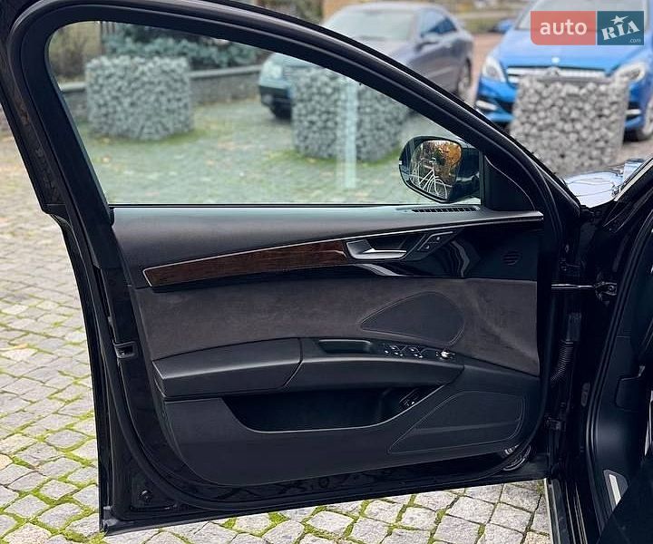 Седан Audi A8 2017 в Житомире