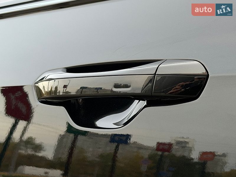 Седан Audi A8 2019 в Киеве