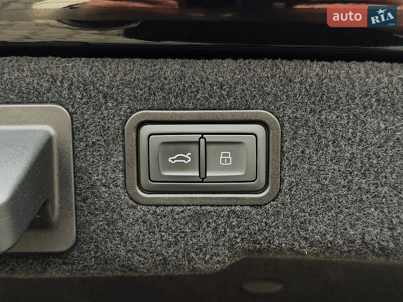 Седан Audi A8 2019 в Киеве
