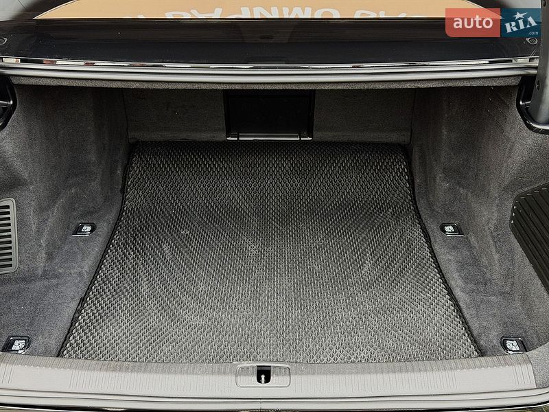 Седан Audi A8 2019 в Киеве