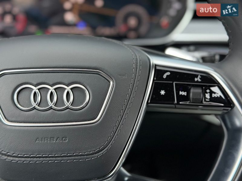 Седан Audi A8 2019 в Киеве