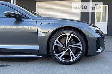 Лифтбек Audi e-tron GT 2022 в 