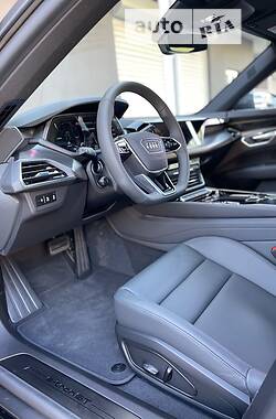 Лифтбек Audi e-tron GT 2022 в 