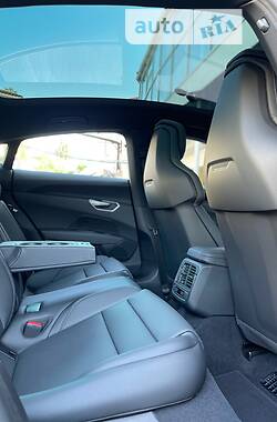 Лифтбек Audi e-tron GT 2022 в 