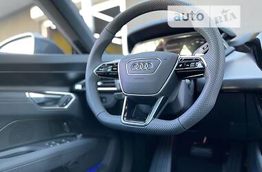 Лифтбек Audi e-tron GT 2022 в 
