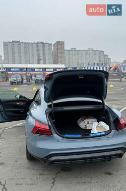 Лифтбек Audi e-tron GT 2022 в 